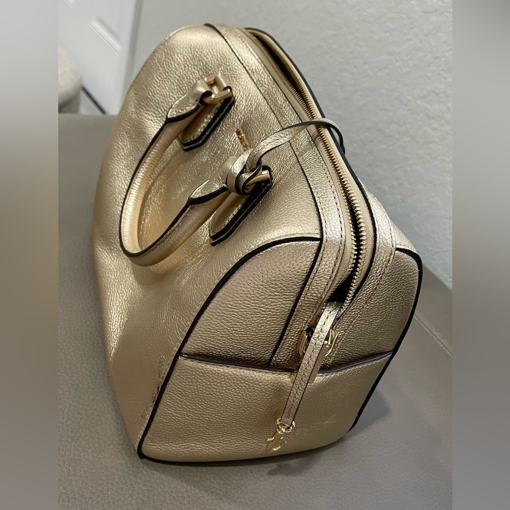 Michael Kors Long Zip-Around Wallet 
Light Gold